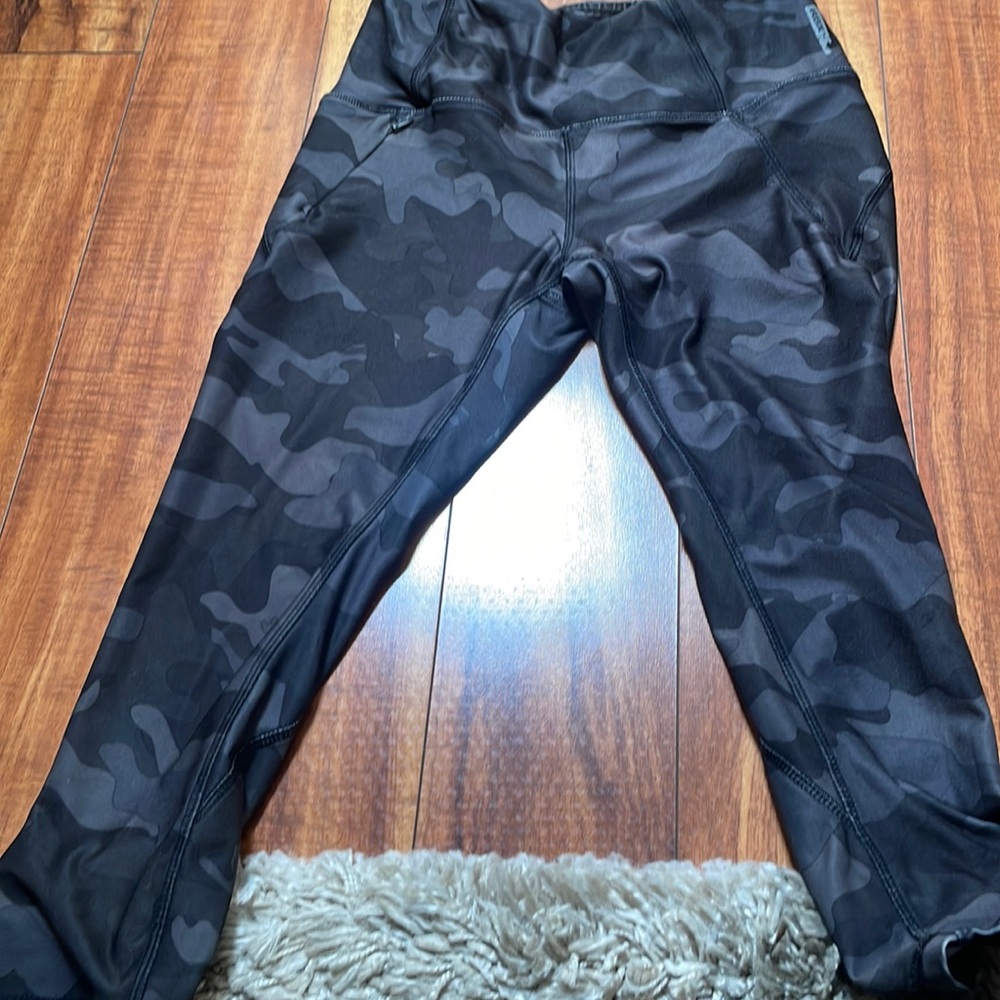 Capri 3/4 camo pattern